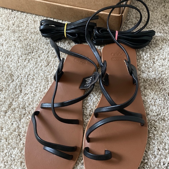 NWT leather strappy toe wrap around gladiator sandals - Picture 2 of 7